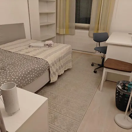 Apartment Renovated Handy Spacious 3 For Tourists, Workers And Students