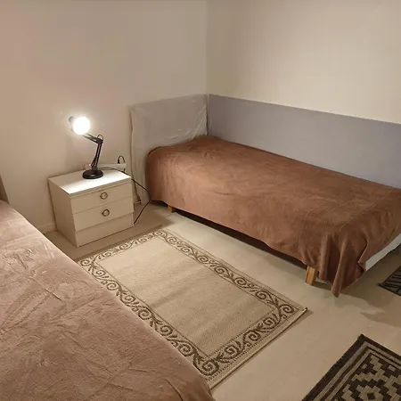 Lägenhet Renovated Handy Spacious 3 For Tourists, Workers And Students *