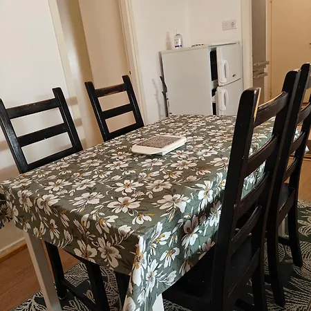 Renovated Handy Spacious 3 For Tourists, Workers And Students