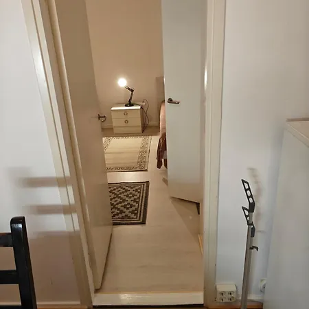 Apartment Renovated Handy Spacious 3 For Tourists, Workers And Students *