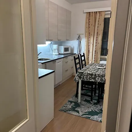 Apartment Renovated Handy Spacious 3 For Tourists, Workers And Students