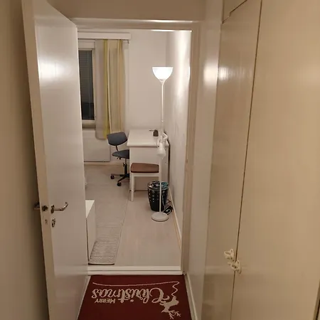 Renovated Handy Spacious 3 For Tourists, Workers And Students Apartment *