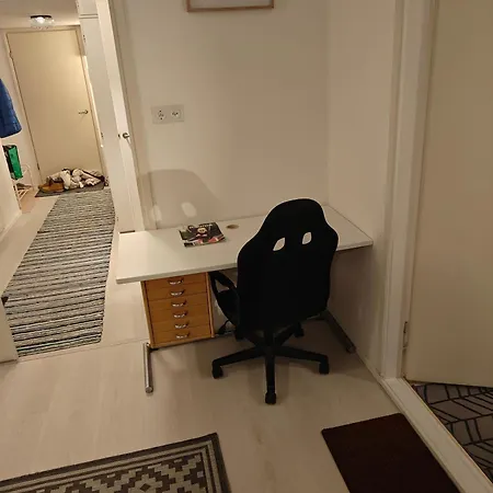 Apartment Renovated Handy Spacious 3 For Tourists, Workers And Students *