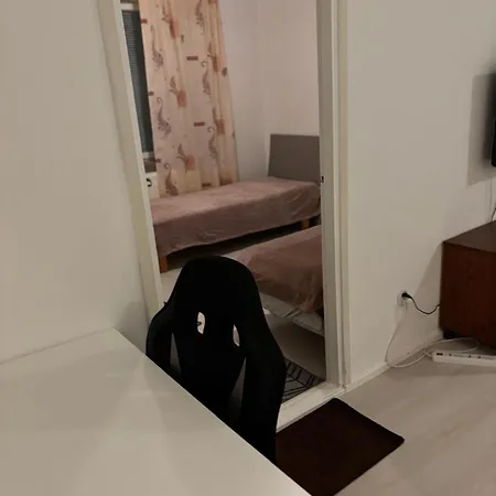 Renovated Handy Spacious 3 For Tourists, Workers And Students *