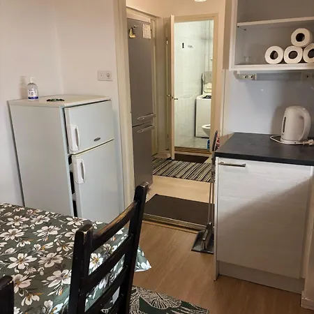 Lägenhet Renovated Handy Spacious 3 For Tourists, Workers And Students