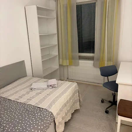 Renovated Handy Spacious 3 For Tourists, Workers And Students Lägenhet *