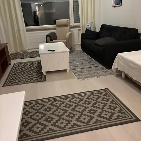 Renovated Handy Spacious 3 For Tourists, Workers And Students Apartment *